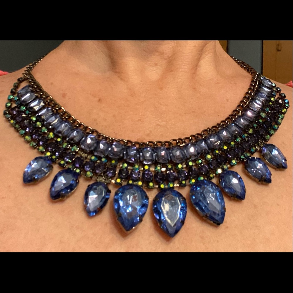 🎉🥳 HOST PICK 🥳🎉Stunning Statement Piece Safire blue Jennifer Lopez necklace